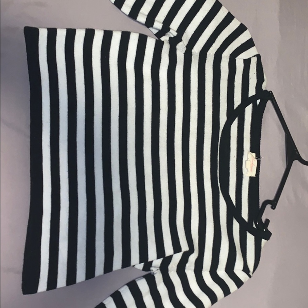 Black and White Long Sleeve Crop Top